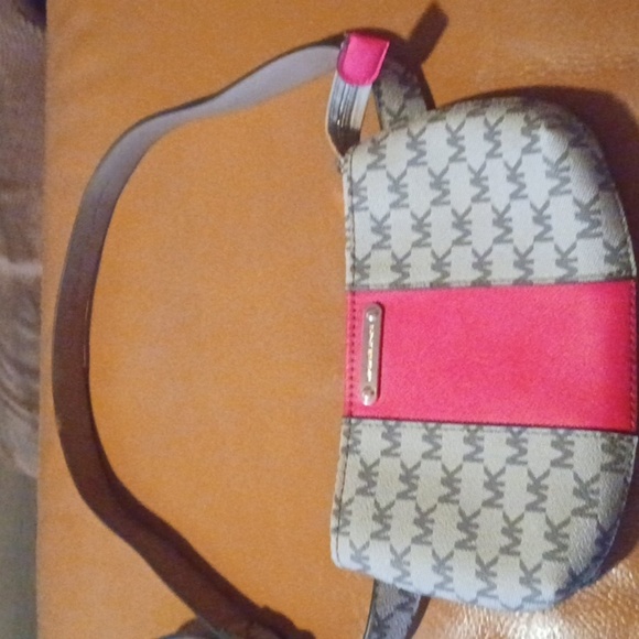 🐾Michael Kors Tan and Red Shoulder Bag - Picture 5 of 9